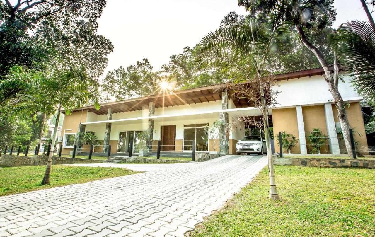 بيلياندالا Temple Pond Villa Colombo المظهر الخارجي الصورة